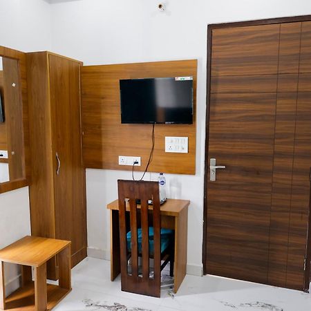 Hotel Parth Inn Rishikesh Bagian luar foto
