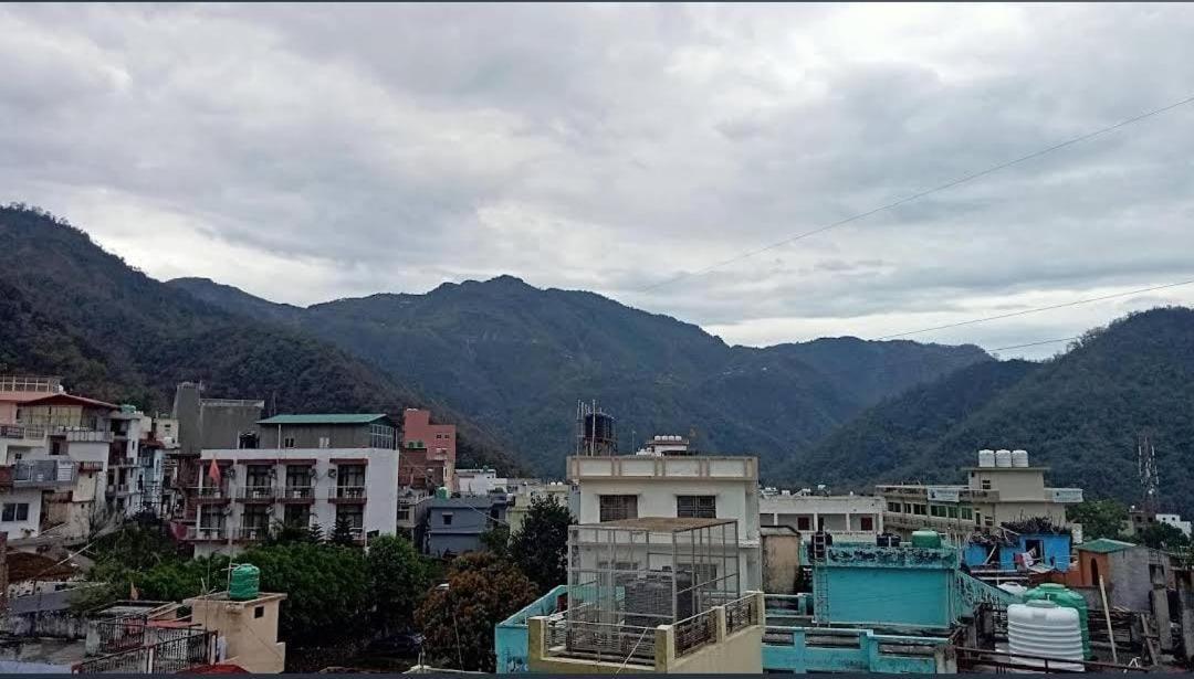 Hotel Parth Inn Rishikesh Bagian luar foto