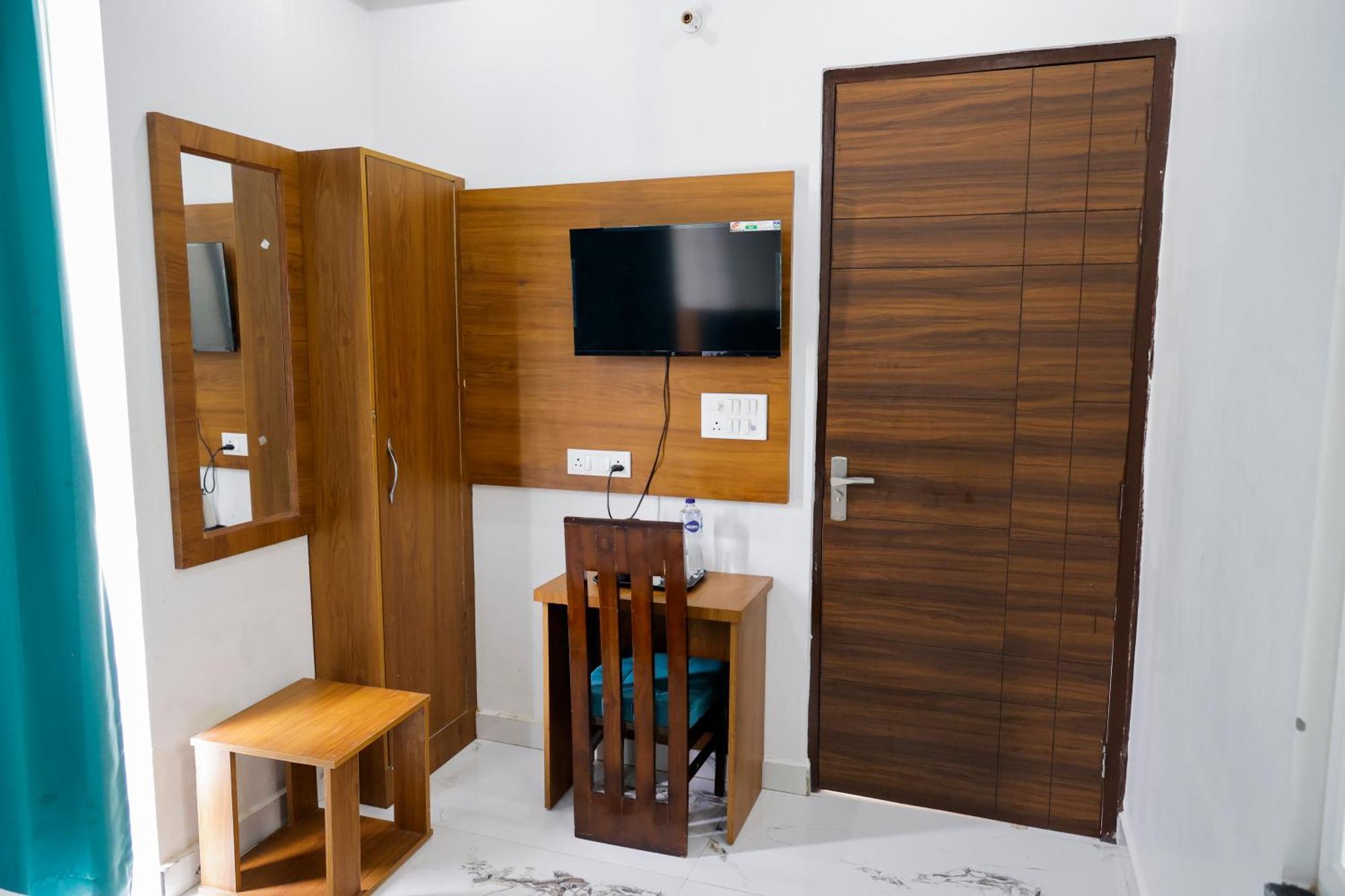 Hotel Parth Inn Rishikesh Bagian luar foto