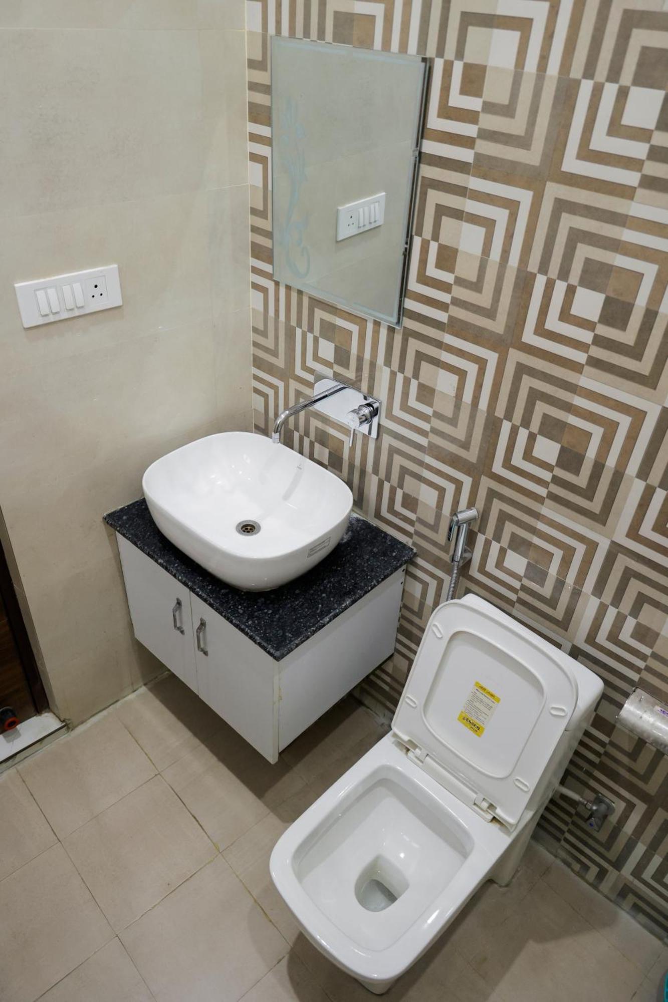 Hotel Parth Inn Rishikesh Bagian luar foto
