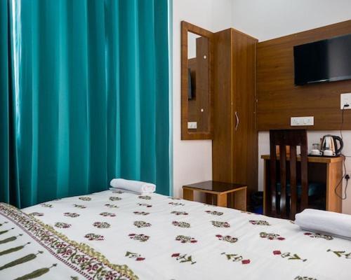 Hotel Parth Inn Rishikesh Bagian luar foto