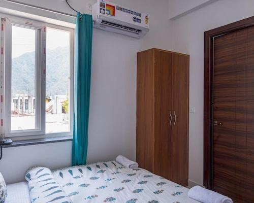 Hotel Parth Inn Rishikesh Bagian luar foto