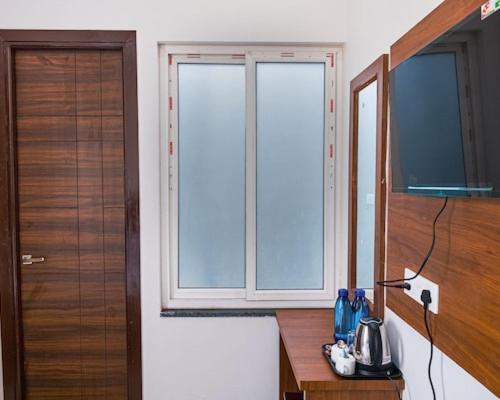 Hotel Parth Inn Rishikesh Bagian luar foto