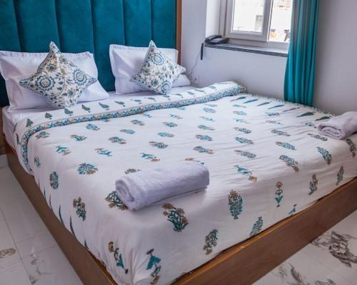 Hotel Parth Inn Rishikesh Bagian luar foto